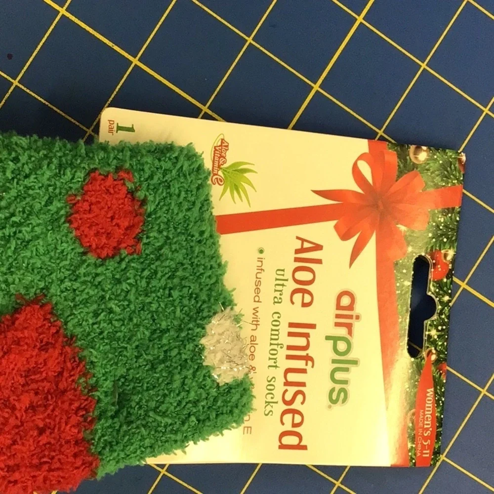 Airplus Aloe Infused Ultra Comfort Socks Tis the Season